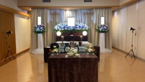 自宅での葬儀の花祭壇